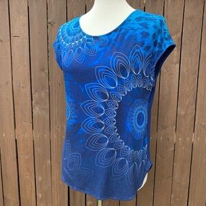 Dengual | Printed Tee Shirt Size Medium